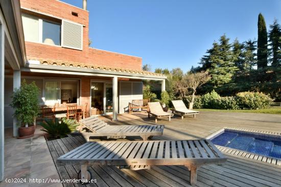 CASA EN EL CENTRO DE CABRERA DE MAR CON POSIBILIDAD DE TERRENO ADICIONAL - BARCELONA