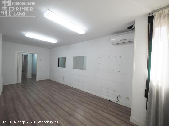 *Vivienda exterior, en c/Doña Crisanta, ideal para oficinas, con 96 m2, por solo 59.000 Euros* - CI