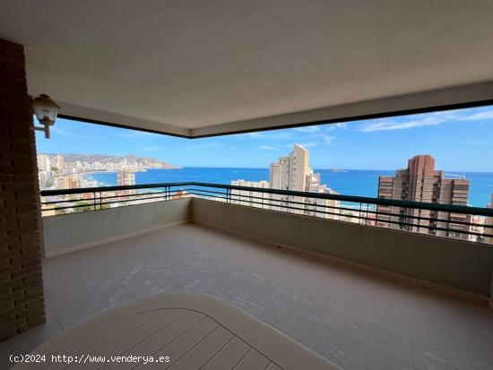 Piso de 3 dorm. con terraza y vistas al mar en zona Playa de Poniente - www.inmobiliarialesdunes.com