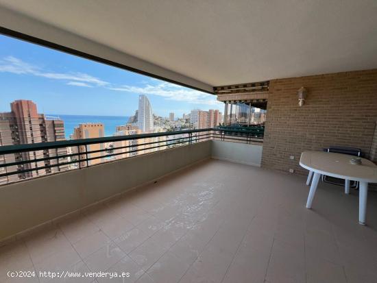 Piso de 3 dorm. con terraza y vistas al mar en zona Playa de Poniente - www.inmobiliarialesdunes.com