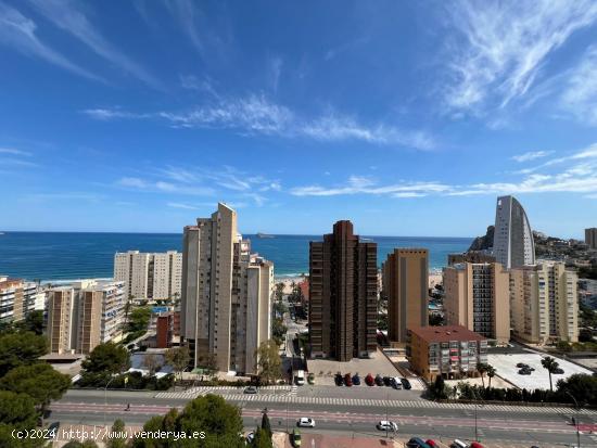 Piso de 3 dorm. con terraza y vistas al mar en zona Playa de Poniente - www.inmobiliarialesdunes.com