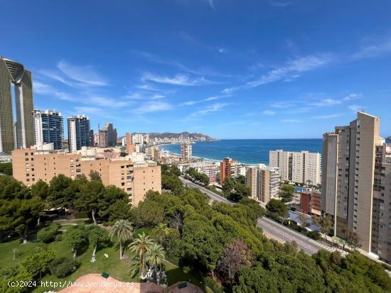 Piso de 3 dorm. con terraza y vistas al mar en zona Playa de Poniente - www.inmobiliarialesdunes.com