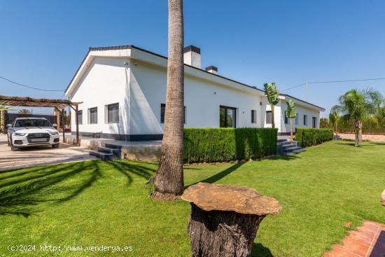 CHALET DE DISEÑO CON ESPECTACULARES JARDINES - ALICANTE