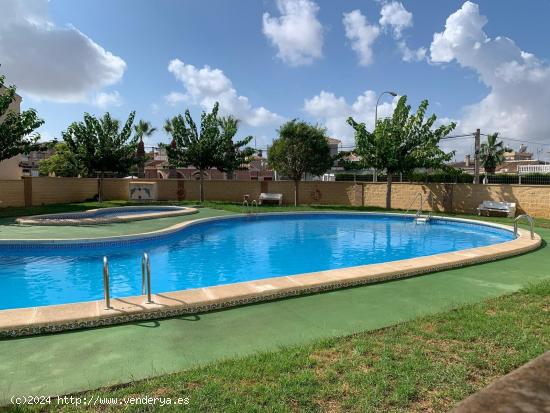 BUNGALOW DE 2 DORMITORIOS CON PISCINA COMUNITARIA Y SOLÁRIUM PRIVADO - ZONA CHAPARRAL - - ALICANTE