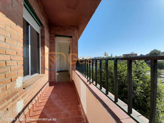 GRAN PISO DE 6 HABITACIONES, 2 TERRAZAS, GARAJE Y ASCENSOR EN SEGOVIA - SEGOVIA