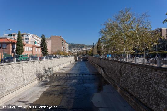 PISO COMPLETAMENTE REFORMADO A ESTRENAR CON COCHERA - GRANADA