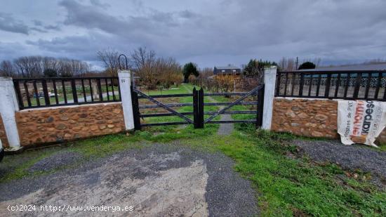 SE VENDE CASA CON TERRENO EN VILLANUEVA DE LA ABADIA - LEON