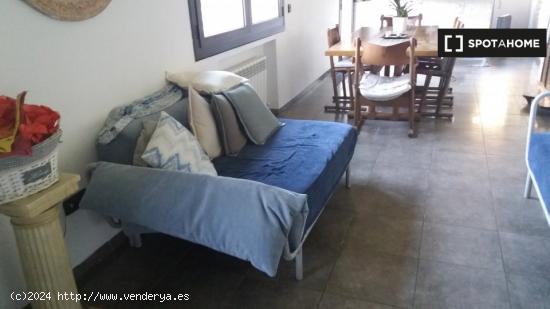 Acogedora habitación en casa de 6 dormitorios en Sant Cugat del Vallès - BARCELONA