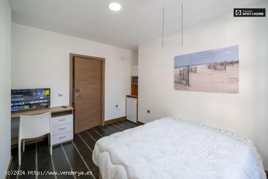  Habitaciones en alquiler en apartamento de 4 dormitorios en Camins al Grau - VALENCIA 