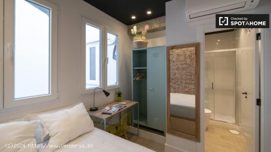 Alquiler de habitaciones en piso de 6 habitaciones en Valencia - VALENCIA