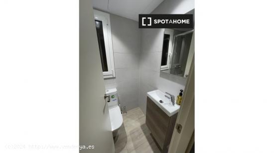 Habitación en piso compartido en barcelona. - BARCELONA