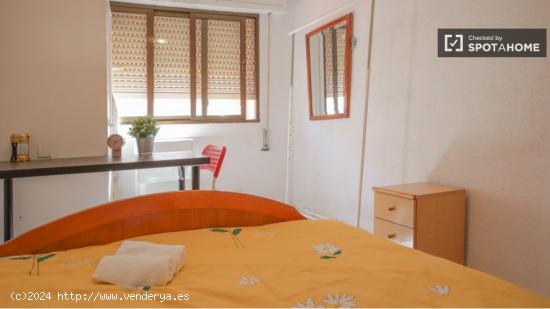 Se alquila habitación en Ambroz, Madrid - Sólo Estudiantes - MADRID