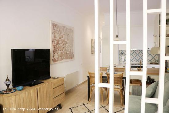 Apartamento entero de 2 dormitorios en Barcelona. - BARCELONA