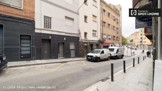 Alquiler de habitaciones en piso de 5 habitaciones en Collblanc - BARCELONA