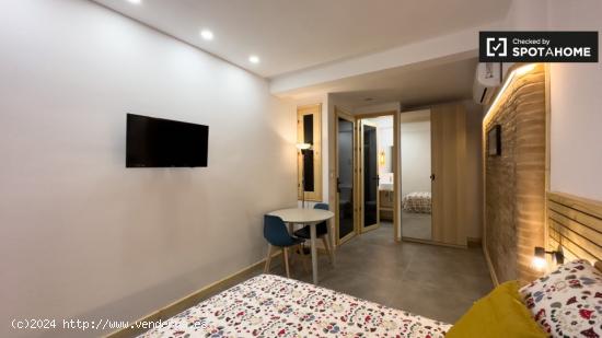 Alquiler de habitaciones en piso de 5 habitaciones en Collblanc - BARCELONA