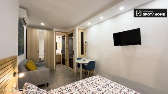 Alquiler de habitaciones en piso de 5 habitaciones en Collblanc - BARCELONA