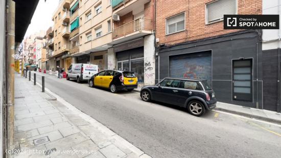 Alquiler de habitaciones en piso de 5 habitaciones en Collblanc - BARCELONA