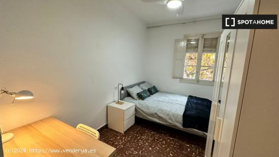 Habitación en piso compartido en valencia. - VALENCIA