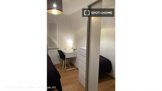 Habitación en piso compartido en barcelona. - BARCELONA