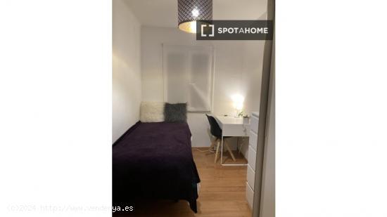 Habitación en piso compartido en barcelona. - BARCELONA