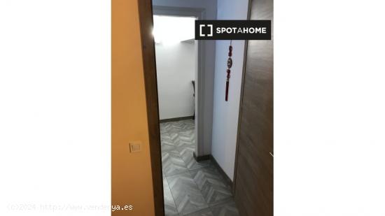 Habitación en piso compartido en barcelona. - BARCELONA