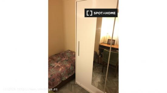 Habitación en piso compartido en barcelona. - BARCELONA