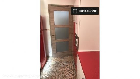 Habitación en piso compartido en barcelona. - BARCELONA