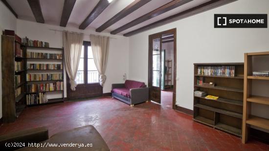 Habitación en apartamento de 5 dormitorios en Barri Gòtic - BARCELONA