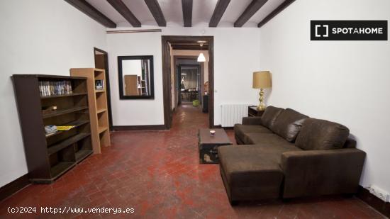 Habitación en apartamento de 5 dormitorios en Barri Gòtic - BARCELONA