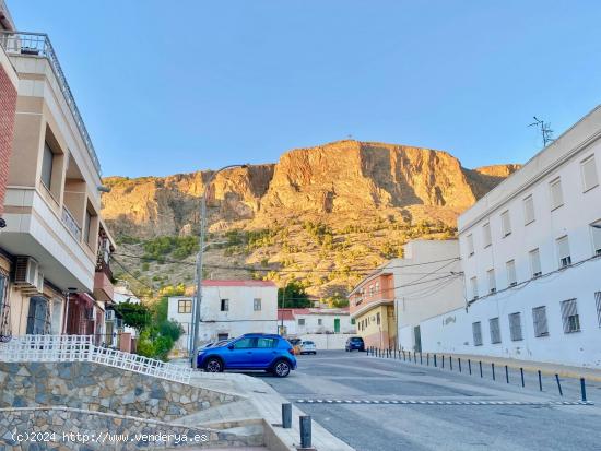 ESTUPENDA CASA EN ORIHUELA PARA REFORMAR CON PATIO, GARAJE, HACE ESQUINA.. ¡¡SUPER ECONOMICA!! - A