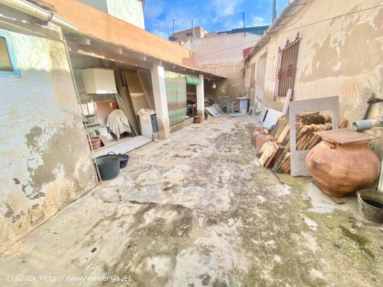 ESTUPENDA CASA EN ORIHUELA PARA REFORMAR CON PATIO, GARAJE, HACE ESQUINA.. ¡¡SUPER ECONOMICA!! - A