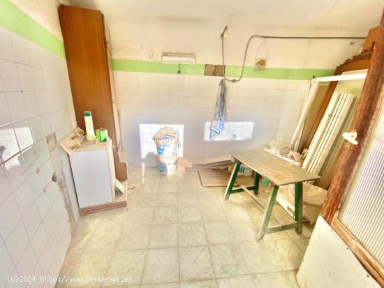 ESTUPENDA CASA EN ORIHUELA PARA REFORMAR CON PATIO, GARAJE, HACE ESQUINA.. ¡¡SUPER ECONOMICA!! - A