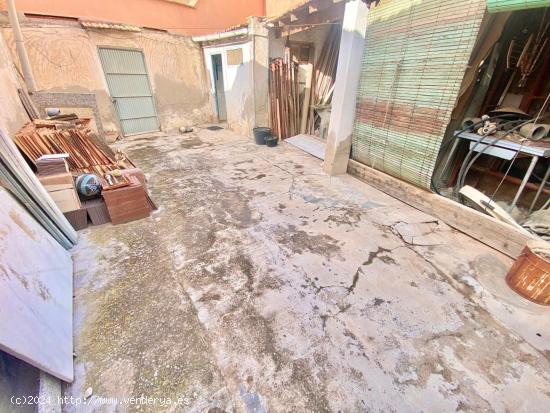 ESTUPENDA CASA EN ORIHUELA PARA REFORMAR CON PATIO, GARAJE, HACE ESQUINA.. ¡¡SUPER ECONOMICA!! - A