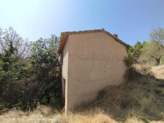 Finca rústica con pequeño maset a las afueras de Valderrobres. - TERUEL