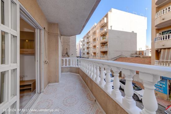 Espacioso apartamento en el centro de Torrevieja cerca del Mercadona centrico - ALICANTE