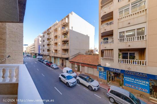 Espacioso apartamento en el centro de Torrevieja cerca del Mercadona centrico - ALICANTE