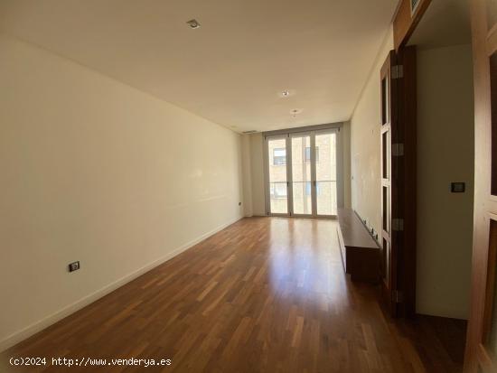 Piso de 2 Habitaciones y 2 Baños en el centro de ELCHE - ALICANTE