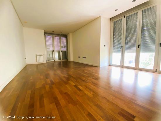 Piso de 3 Habitaciones y 2 Baños en el Centro de ELCHE - ALICANTE