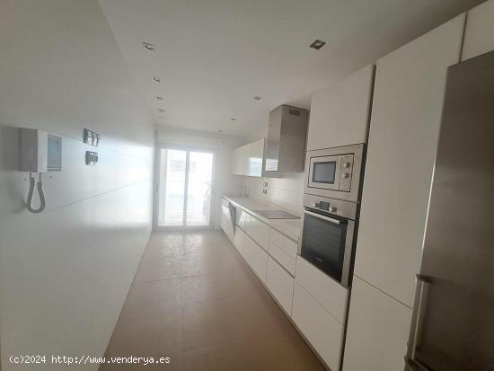 Piso de 2 Habitaciones y 2 Baños en el Centro de ELCHE. - ALICANTE