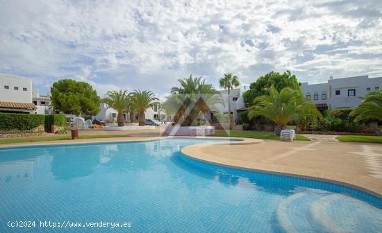 Moderno chalet adosado en una estupenda urbanización - BALEARES