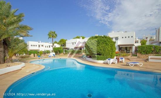 Moderno chalet adosado en una estupenda urbanización - BALEARES