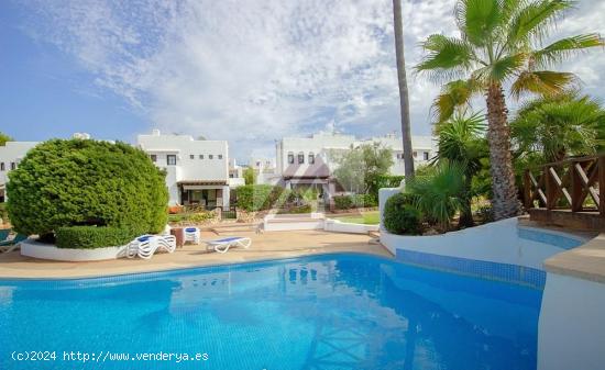 Moderno chalet adosado en una estupenda urbanización - BALEARES