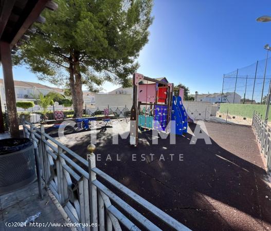 Amplia casa adosada con piscina comunitaria y jardín en La Nucía - ALICANTE