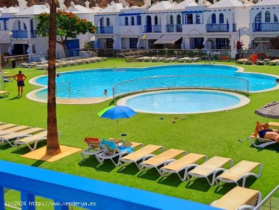 BUNGALOW DE DOS PLANTAS Y PISCINA COMUNITARIA, JARDIN Y BALCÓN - LAS PALMAS