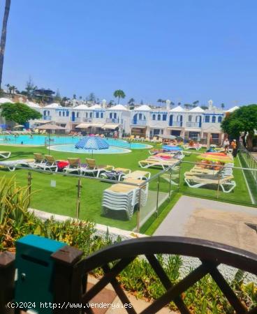 BUNGALOW DE DOS PLANTAS Y PISCINA COMUNITARIA, JARDIN Y BALCÓN - LAS PALMAS