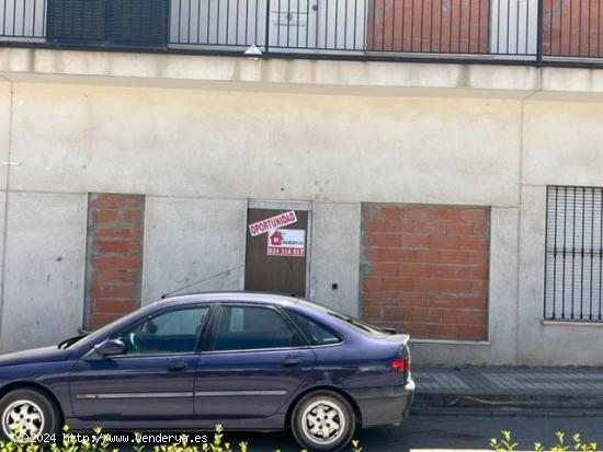 CASABANCO VENDE PLANTA BAJA DE TRES DORMITORIOS EN LOS SANTOS DE MAIMONA - BADAJOZ