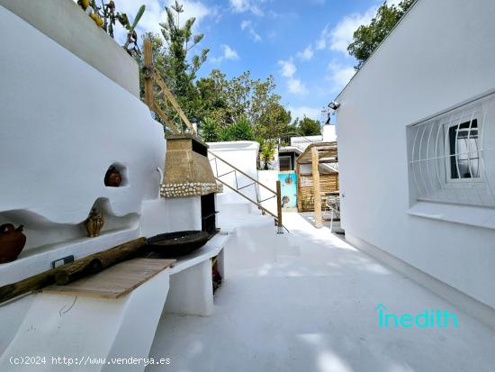 Preciosa casa con vistas al mar en Urbanización de lujo - BARCELONA