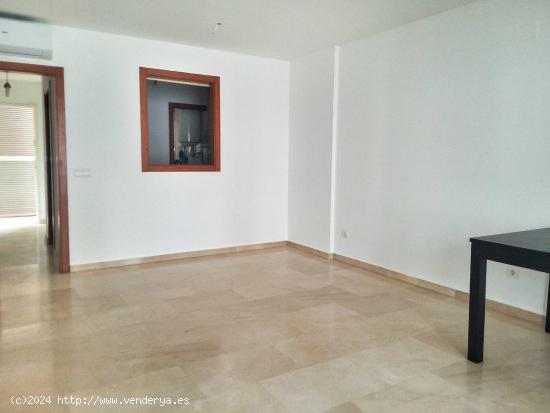 APARTAMENTO DE DOS DORMITORIOS PARA AMUEBLAR - ALICANTE