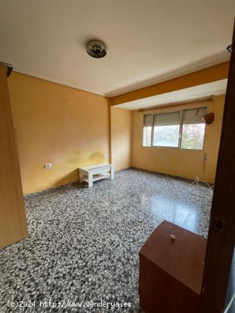 Piso en buena zona de Benaguacil con 4 habitaciones - VALENCIA