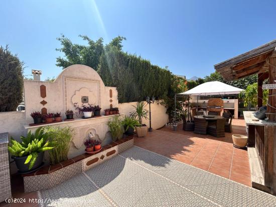 Chalet Independiente con Piscina Privada en Venta en Alfaz del Pi - ALICANTE